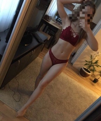 У меня опыт и талант, чтобы удовлетворить самые скрытые желания. Фото в моем профиле - 100% реальные, без обработки. Ты можешь быть уверен, что я буду великолепной компанией в любой ситуации. Живу в Москве, и готова к встрече с тобой. 🌟
Услуги: классический секс, оральный секс, массаж, стриптиз.
Отзывы: Мои поцелуи и ласки невероятны, мои клиенты оставляют только положительные комментарии.
Забудь о повседневной рутине и погрузись в мир удовольствия со мной! 💋 Камилла